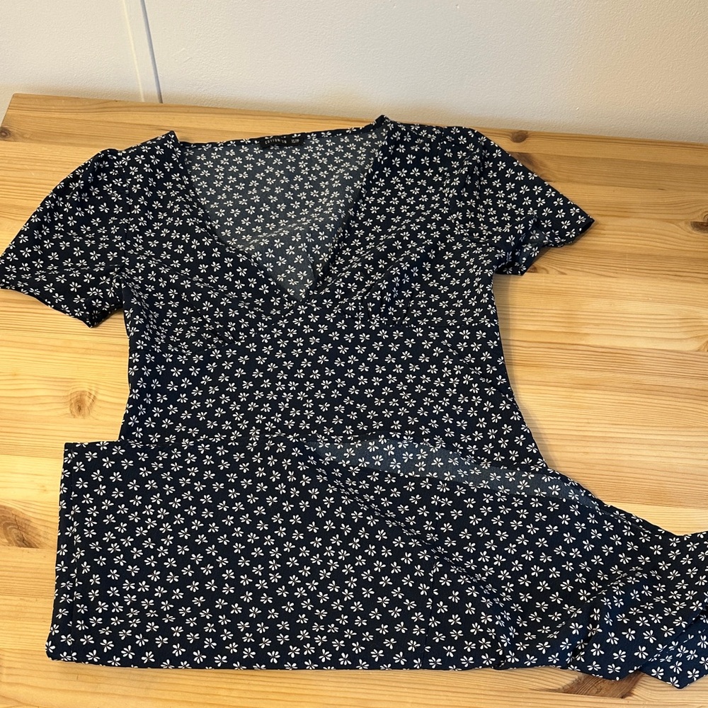 Navy Floral V neck dress size XS